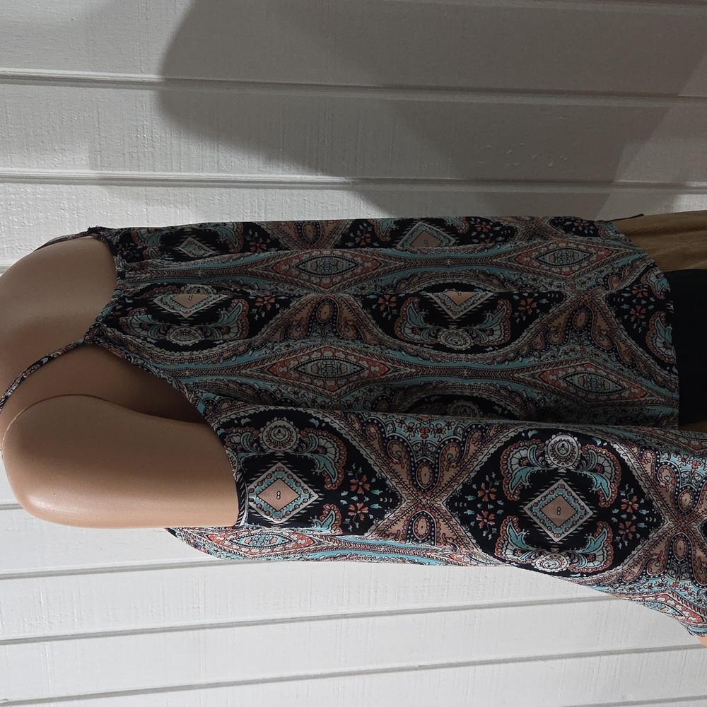 Design Lab Cold Shoulder Top - Picture 4 of 5